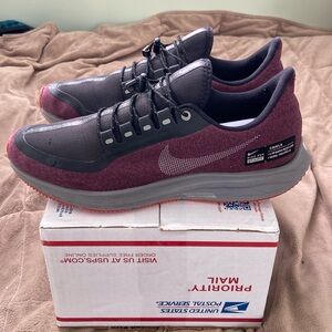 Nike Zoom Pegasus Shield 35 Men’s Size 9.5 in Wine Black and Grey
